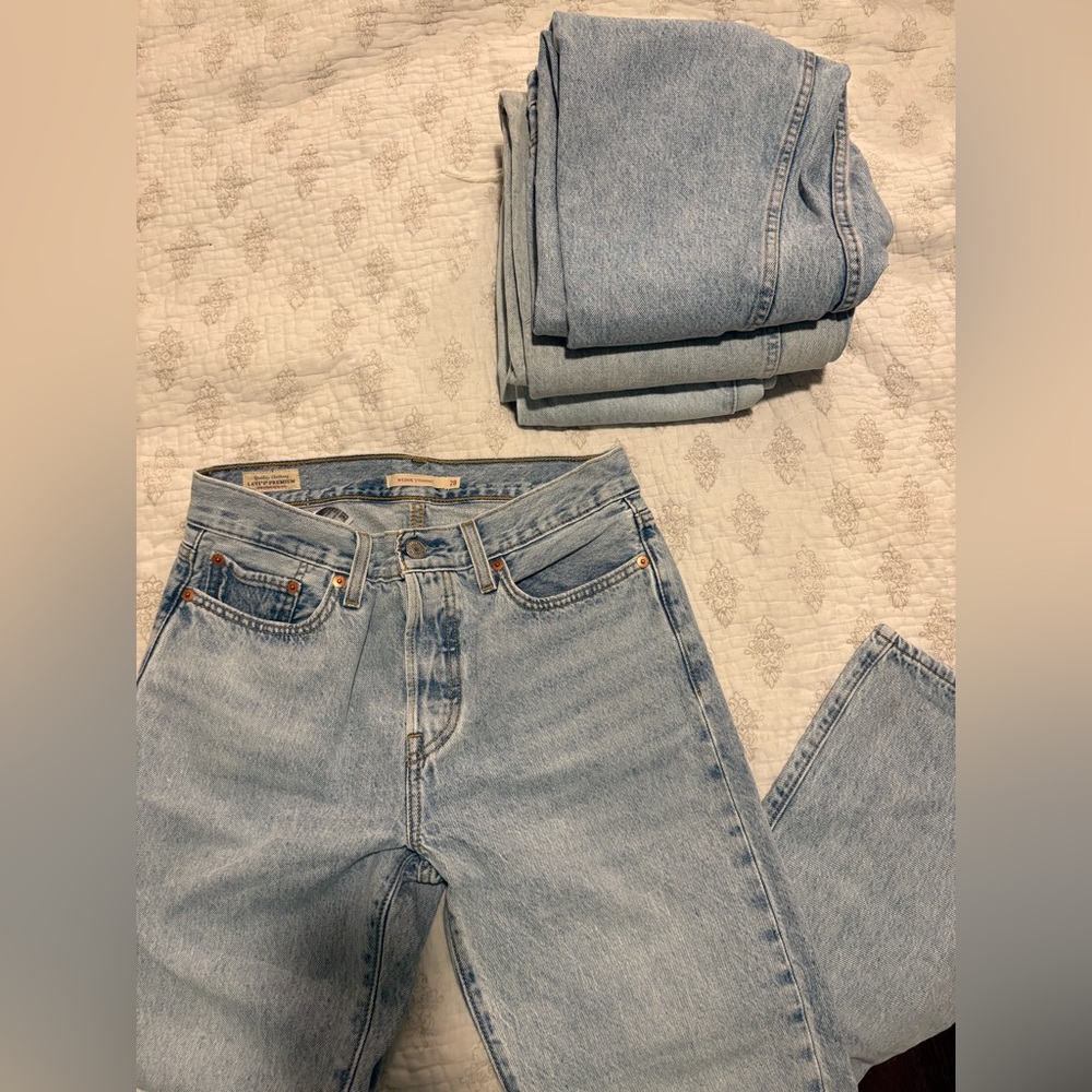 Bundle of 4 Light Wash High-Rise Jeans